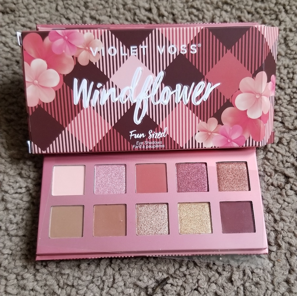 Violet Voss eyeshadow palette